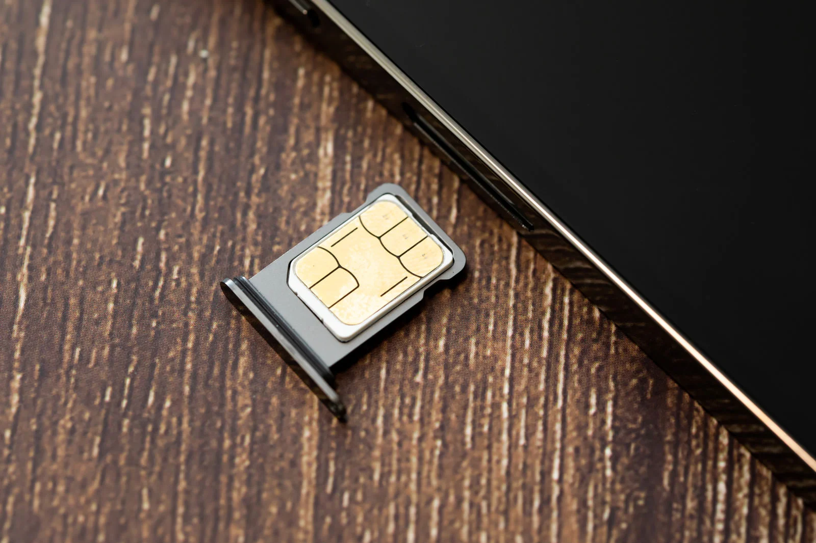 SIMカードとスマートフォン